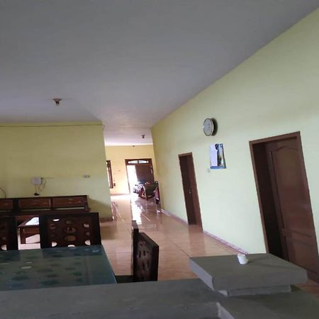 Oyo 90097 Homestay Sinta Ndani Putri Probolinggo Eksteriør bilde