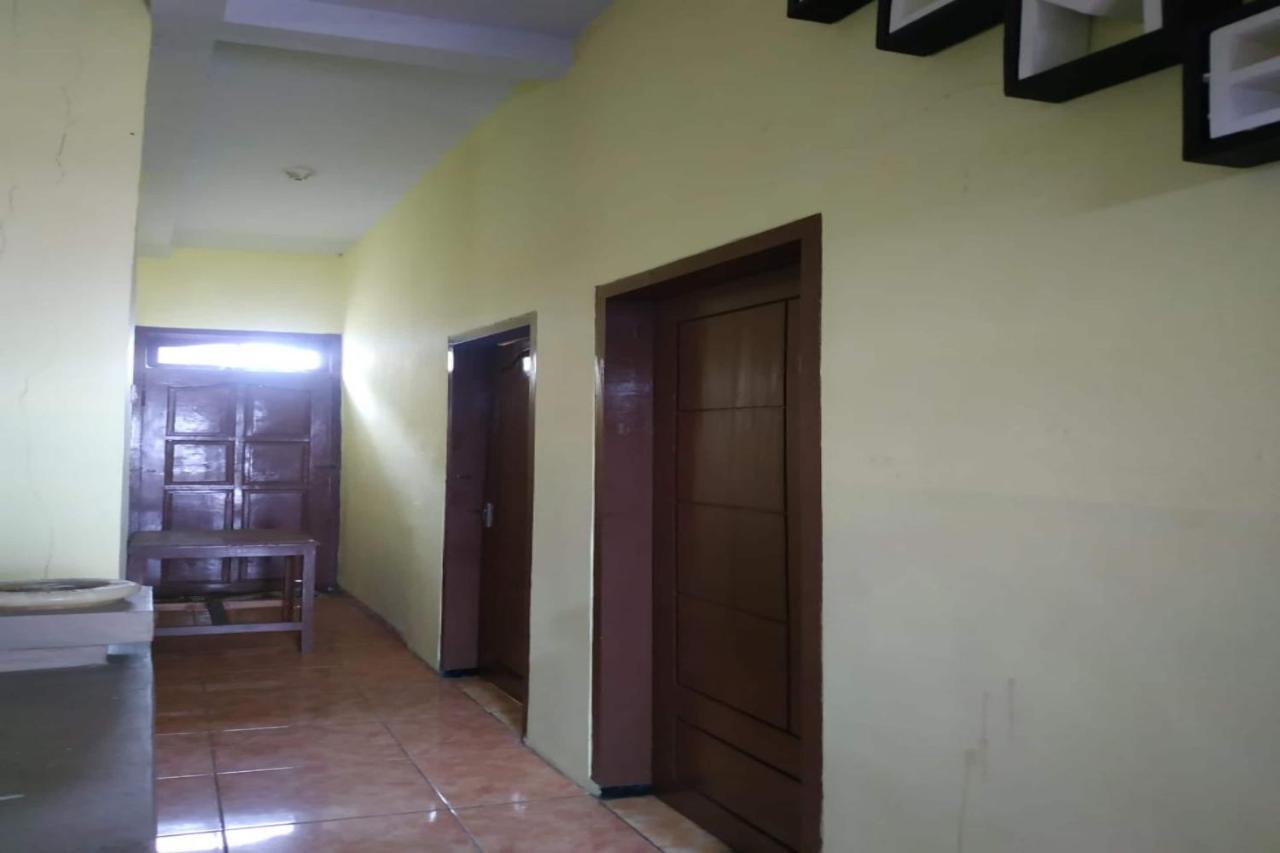 Oyo 90097 Homestay Sinta Ndani Putri Probolinggo Eksteriør bilde