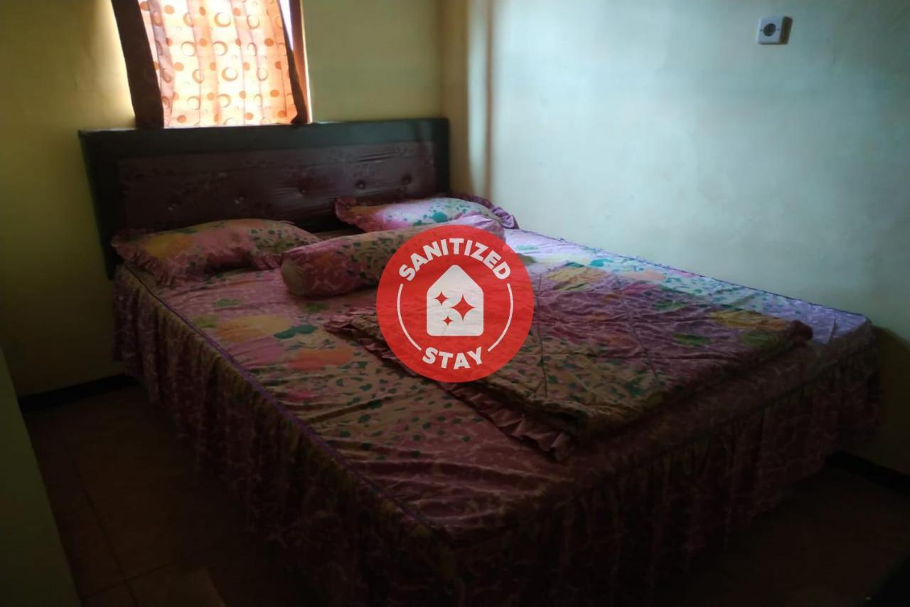 Oyo 90097 Homestay Sinta Ndani Putri Probolinggo Eksteriør bilde