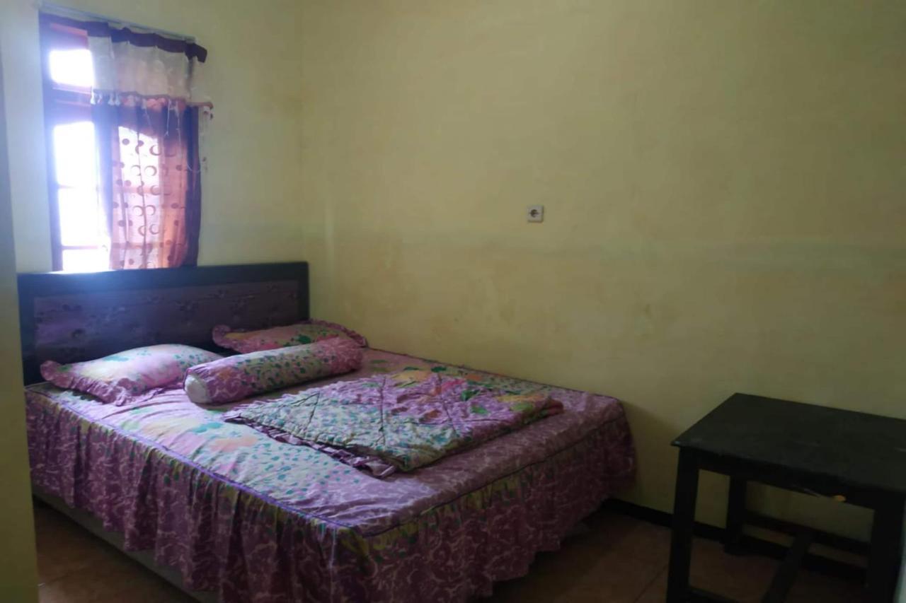 Oyo 90097 Homestay Sinta Ndani Putri Probolinggo Eksteriør bilde