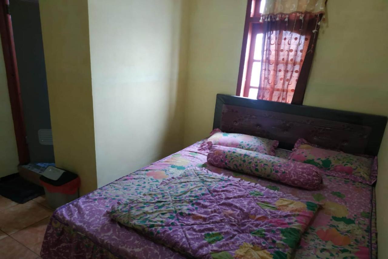Oyo 90097 Homestay Sinta Ndani Putri Probolinggo Eksteriør bilde