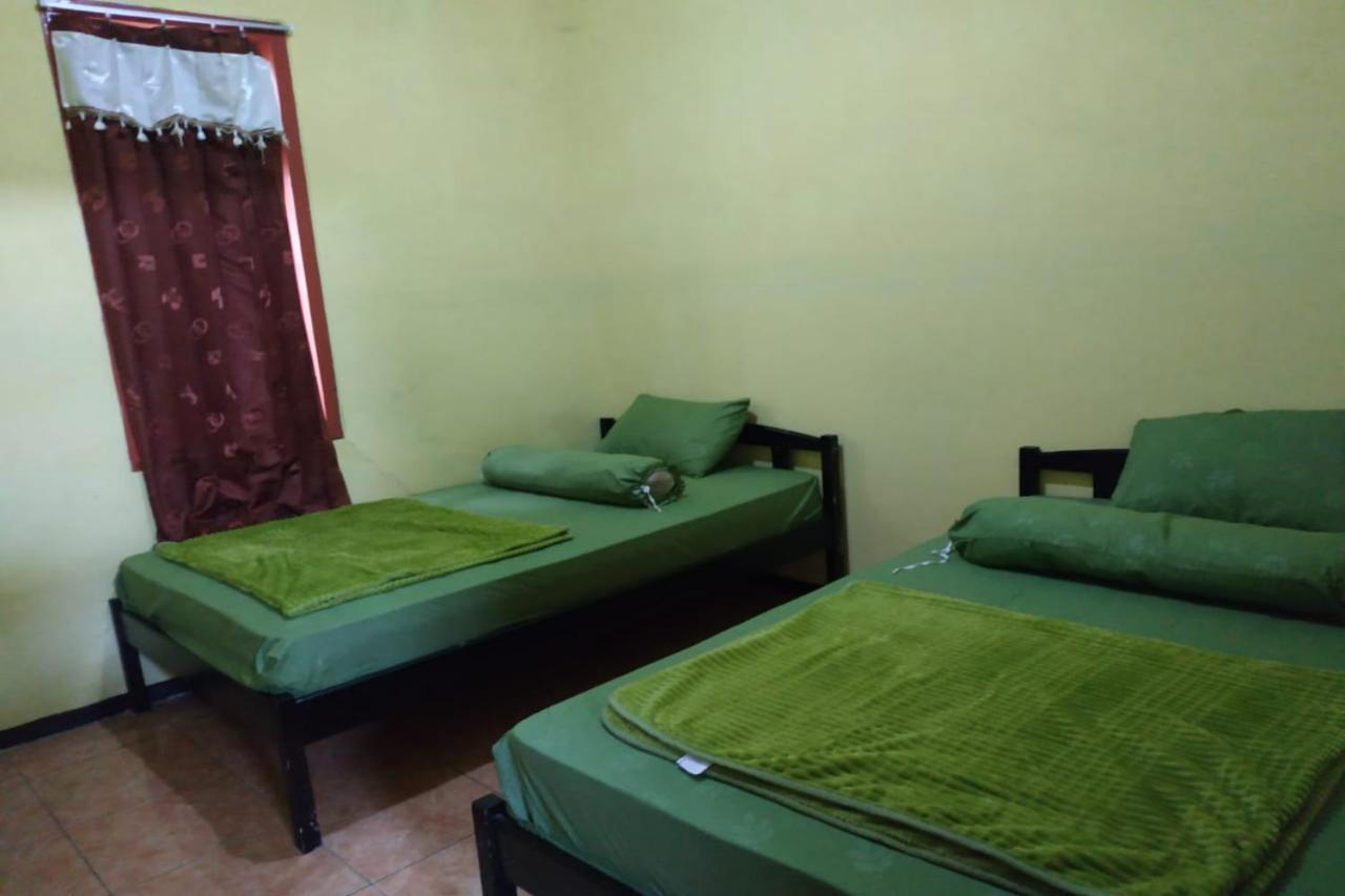 Oyo 90097 Homestay Sinta Ndani Putri Probolinggo Eksteriør bilde