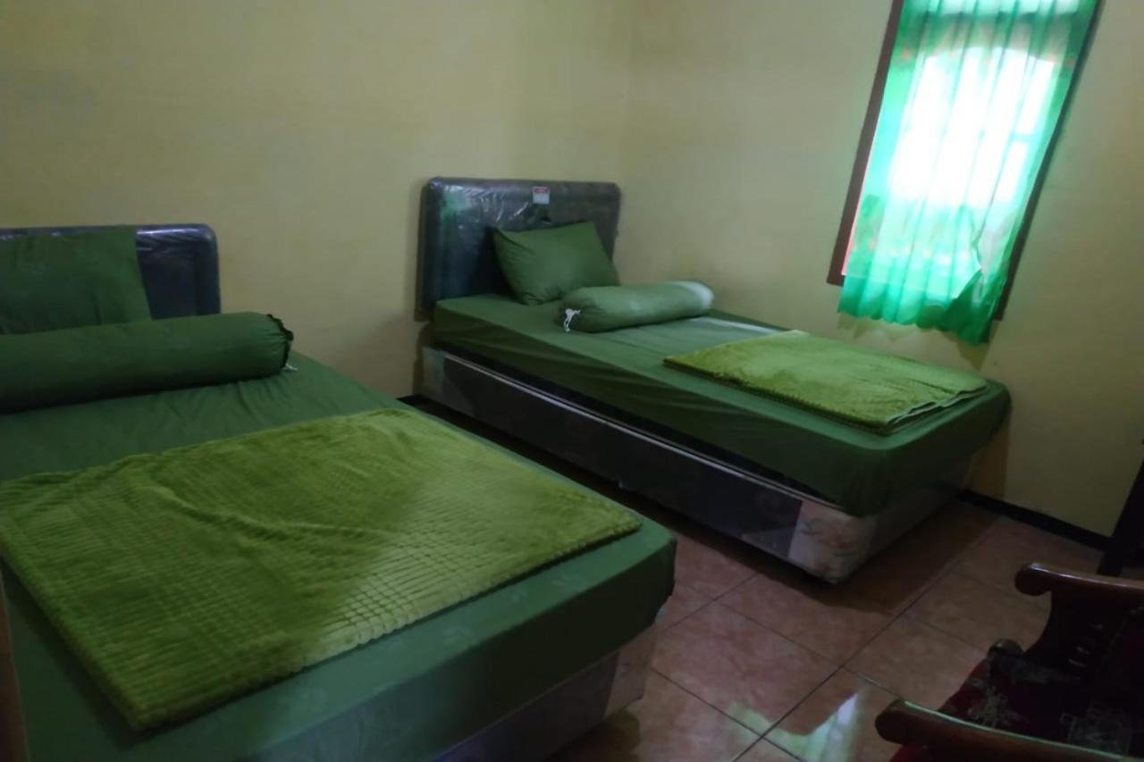 Oyo 90097 Homestay Sinta Ndani Putri Probolinggo Eksteriør bilde